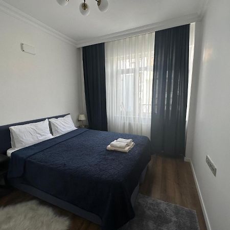 Center Of City In Besiktas 2 Plus 1 With 2 Bathroom And 3 Air Conditioner Isztambul Kültér fotó