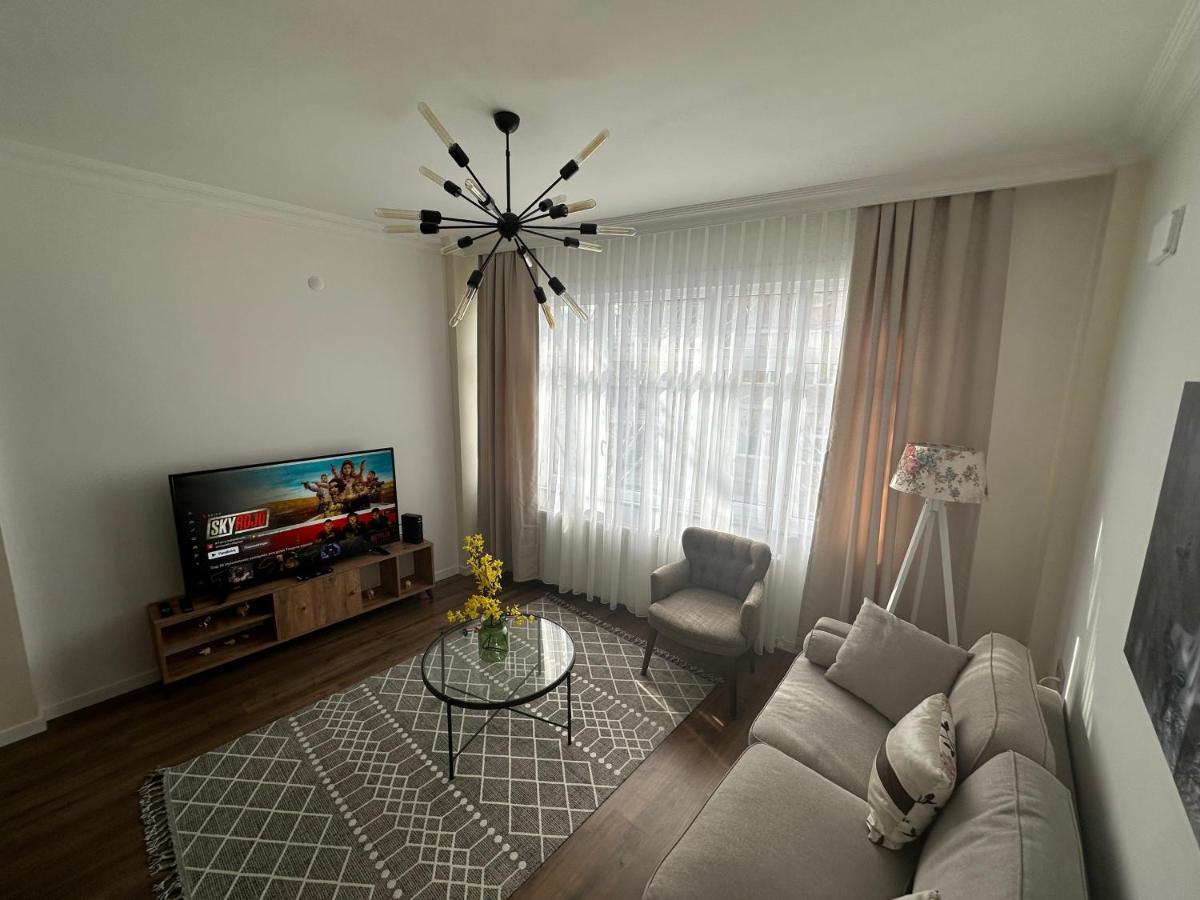 Center Of City In Besiktas 2 Plus 1 With 2 Bathroom And 3 Air Conditioner Isztambul Kültér fotó