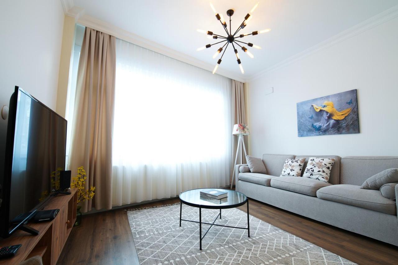 Center Of City In Besiktas 2 Plus 1 With 2 Bathroom And 3 Air Conditioner Isztambul Kültér fotó