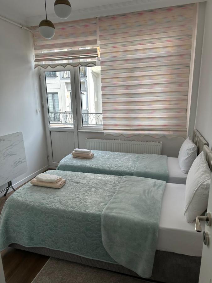 Center Of City In Besiktas 2 Plus 1 With 2 Bathroom And 3 Air Conditioner Isztambul Kültér fotó