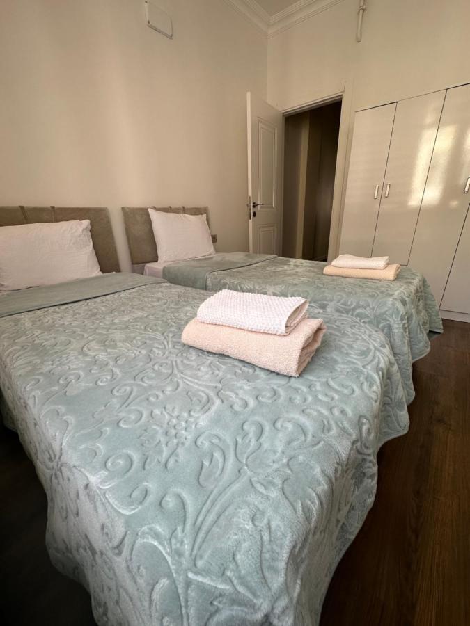 Center Of City In Besiktas 2 Plus 1 With 2 Bathroom And 3 Air Conditioner Isztambul Kültér fotó