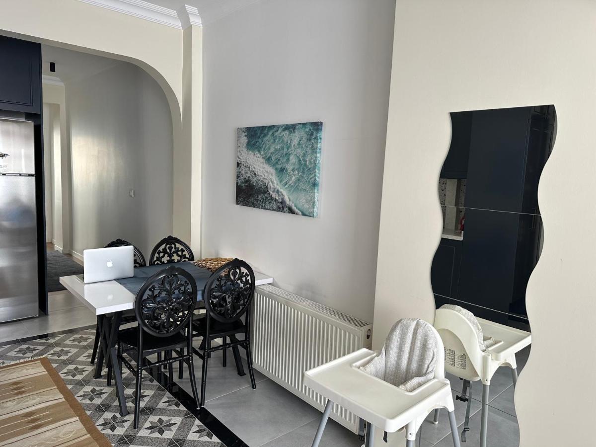 Center Of City In Besiktas 2 Plus 1 With 2 Bathroom And 3 Air Conditioner Isztambul Kültér fotó
